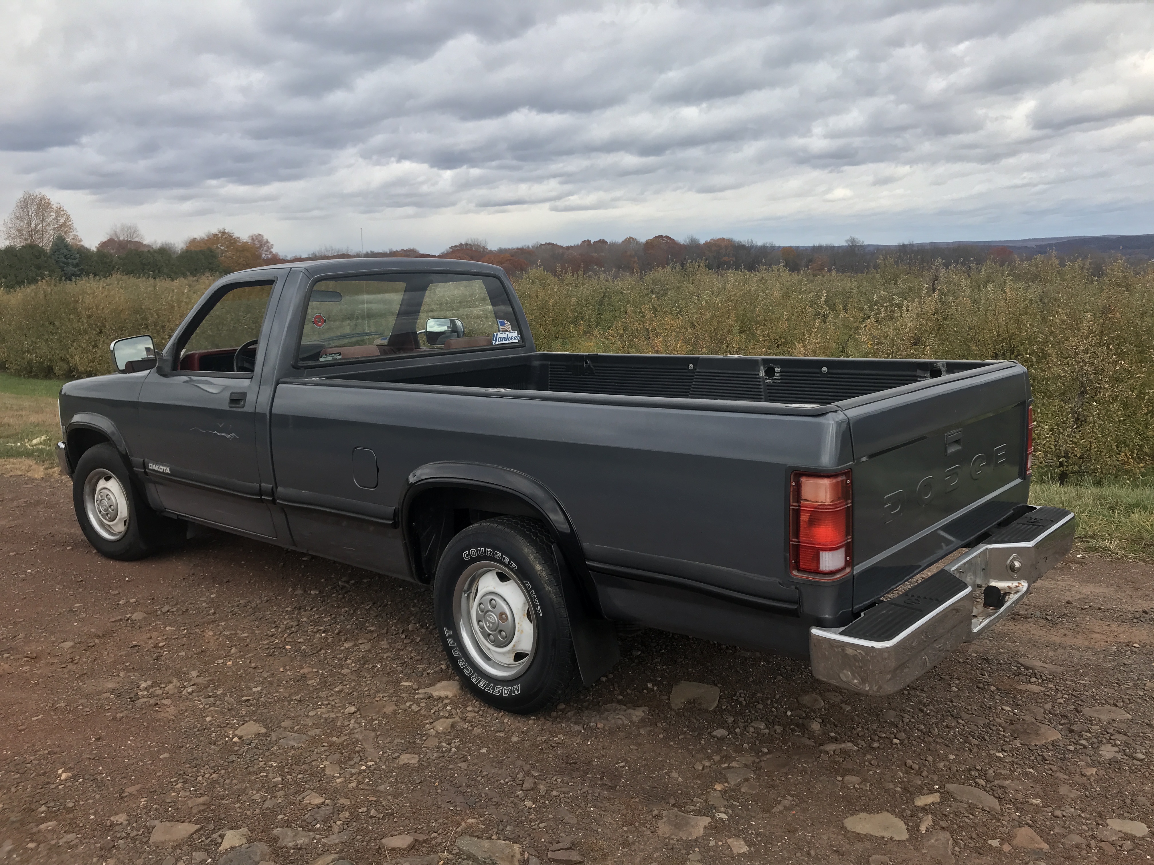 1991 Dodge Dakota Pickup ONE OWNER 117K 8 foot bed and roomy bench seating NICE — photo 23